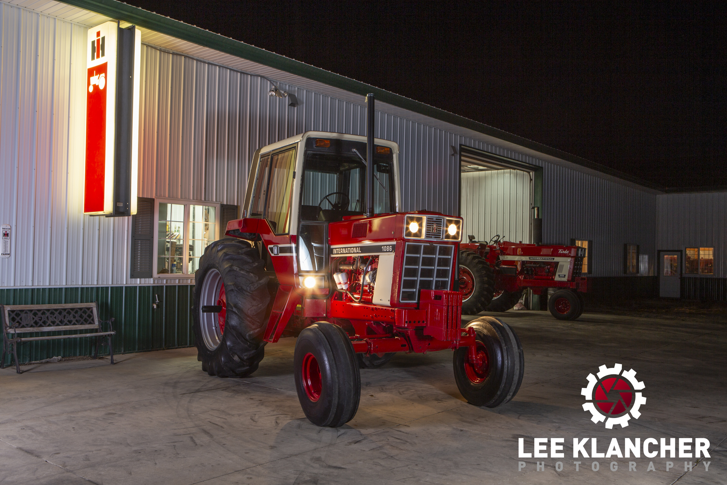 International 10856 Tractor